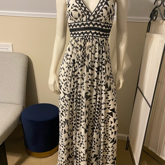 Dress - Picture 6 of 9